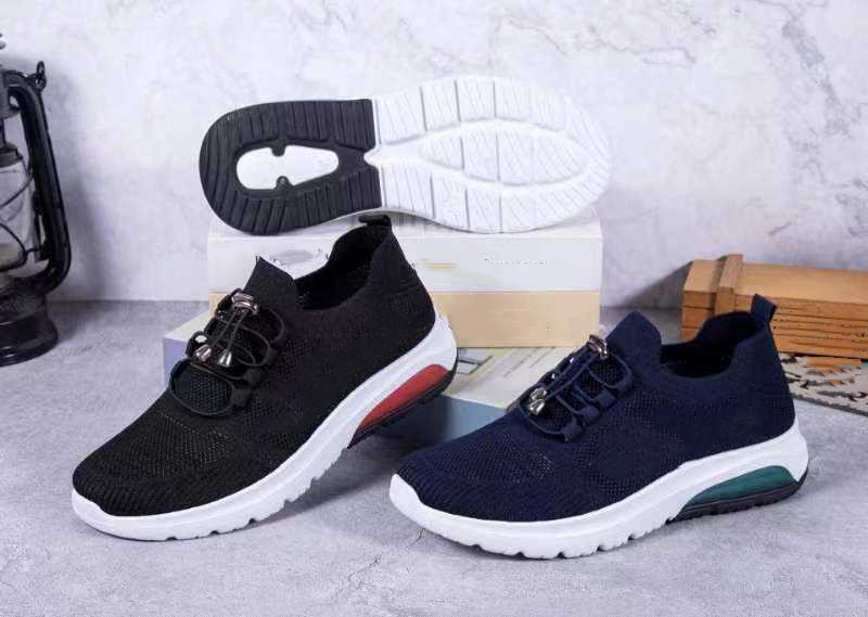 Knit running shoes